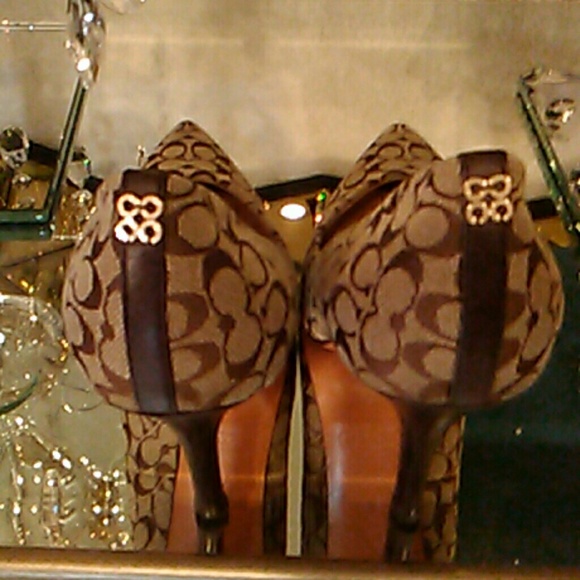 ###SOLD###Coach Signature Pumps - Picture 2 of 6